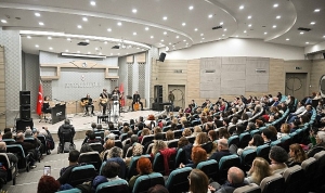 baris-manco-ve-cem-karaca-sarkilariyla-anildi.jpg