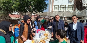 baskan-yardimcisi-semih-top-kermese-katildi.jpg