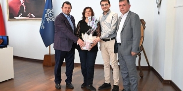 baskan-cerciogluna-kosk-taris-zeytinyagi-kooperatifi-ve-gokkiris-mahalle-muhtarindan-ziyaret.jpg