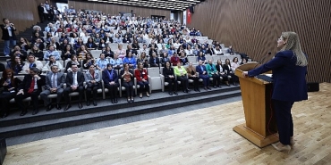 baskan-ovalioglu-kadin-calisanlarla-bulustu.jpg