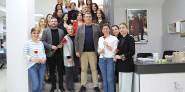 baskan-yetiskinden-kadin-mesai-arkadaslarina-mujde.jpg