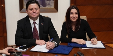kadikoy-belediyesi-ile-kadinin-insan-haklari-dernegi-protokol-imzalandi.jpg