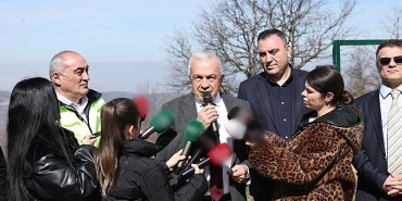 nilufer-belediyesi-ahududu-uretimi-ile-ciftciye-ornek-olacak.jpg