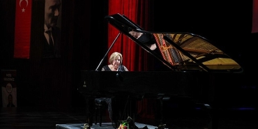 bakirkoyde-melin-molladan-piyano-resitali.jpg
