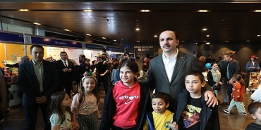 baskan-altay-cocuk-kitap-gunlerinin-son-gununde-cocuklarin-coskusuna-ortak-oldu.jpg