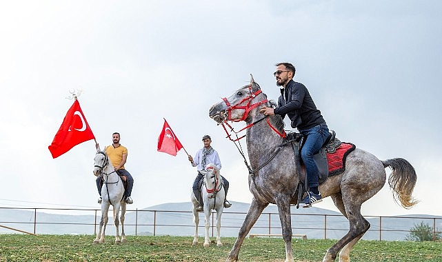 anadolu-selcuklu-fotograf-derneginden-atli-safari-keyfi-uyeler-ve-aileleri-unutulmaz-bir-gun-yasadi.jpg