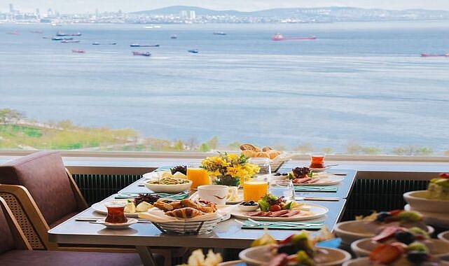anneler-gununde-marmara-denizi-manzarasinda-brunch-keyfi-sky167de-annenize-lezzetle-taclanan-bir-gun-hediye-edin.jpg