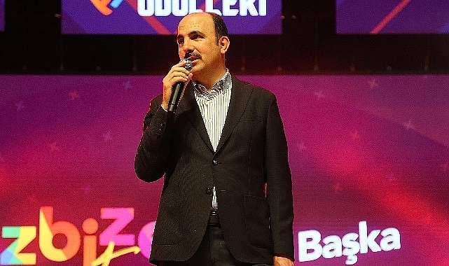 baskan-altay-genclik-meclisi-topluluk-odulleri-biz-bize-fest-bi-baska-programinin-acilisina-katildi.jpg