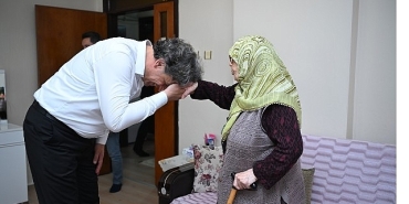 baskan-kocamandan-anneler-gununde-yurekleri-isitan-ziyaretler.jpg