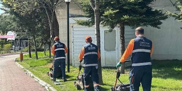 cankaya-parklarinda-bakim-ve-onarim-mesaisi.jpg