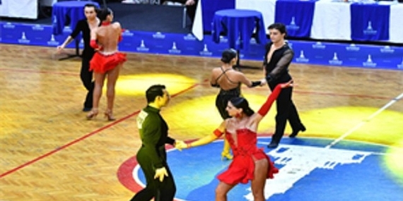 izmirde-danscilarin-kiyasiya-rekabeti.jpg