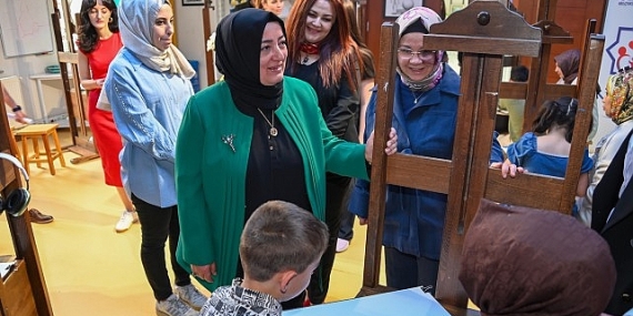 selcuklu-sanat-ve-tasarim-atolyesi-anneme-surprizim-var-etkinligine-ev-sahipligi-yapti.jpg