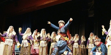 turk-halk-muzigi-liseler-arasi-solo-ses-icra-yarismasinda-final-heyecani.jpg
