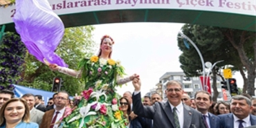 uluslararasi-bayindir-cicek-festivali-coskuyla-basladi.jpg
