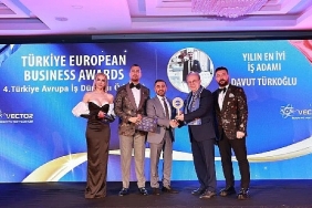 yilin-is-adami-odulu-sektorler-arasi-dijital-donusumun-lideri-davut-turkoglu.jpg