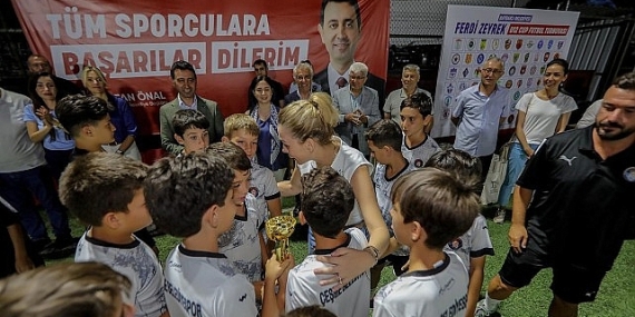 Bayraklı’da anlamlı turnuva ‘Ferdi Zeyrek’ U-12 Cup’ta şampiyon çocuklar!