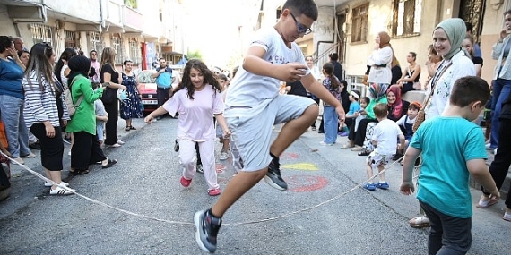 geleneksel-sokak-oyunlari-sokakta-oyun-var-ile-yeniden-yasatiliyor.jpg