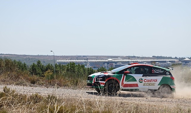 castrol-performansin-sinirlarini-tosfed-istanbul-parkta-toprak-razgatlioglu-ve-ali-turkkan-ile-gozler-onune-serdi.jpg