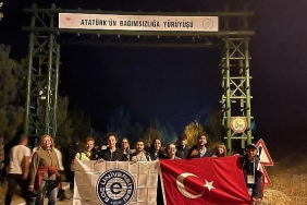 ege-universitesi-ogrencileri-kocatepe-zafer-yuruyusune-katildi.jpg