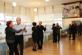 karsiyaka-belediyesinden-ucretsiz-salon-danslari-kursu.jpg