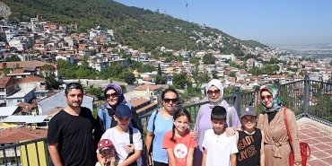 minik-arkeologlar-bursanin-tarihi-mekanlarini-gezdi.jpg