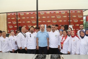 baskan-altay-gastrofeste-katilan-yuz-binlerce-misafire-seflere-ve-esnafa-tesekkur-etti.jpg