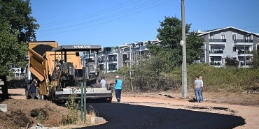 kartepe-belediyesinin-asfalt-atagi-devam-ediyor.jpg