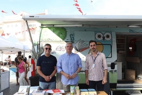 nilufer-belediyesi-gezici-kutuphane-7-mudanya-kitap-fuarinda.jpg