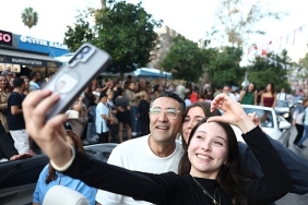 antalya-altin-portakal-film-festivalinde-geleneksel-kortej-coskusu.jpg