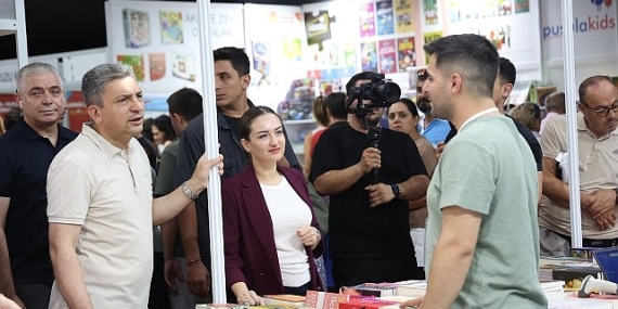 antalyalilardan-15-antalya-kitap-fuarina-yogun-ilgi.jpg