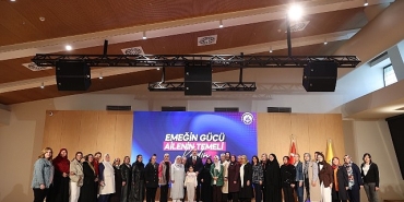 baskan-altay-aile-yili-kapsaminda-ilcelerden-gelen-kadinlarla-bulustu.jpg