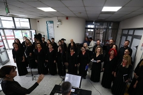 baskan-onur-yigitten-personeli-duygulandiran-cumhuriyet-surprizi.jpg