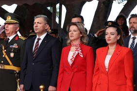 baskan-vekili-ozdemir-resmi-gecit-torenine-katildi.jpg