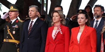 baskan-vekili-ozdemir-resmi-gecit-torenine-katildi.jpg