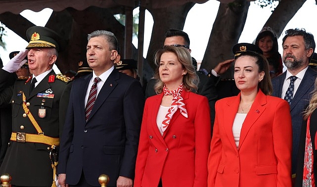 baskan-vekili-ozdemir-resmi-gecit-torenine-katildi.jpg