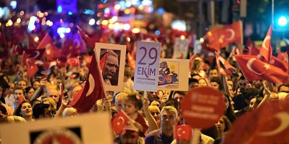 bornovada-cumhuriyet-bayramina-coskulu-kutlama.jpg