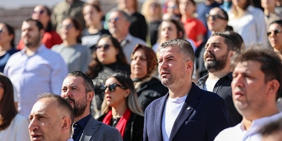 bucali-miniklerden-duygu-dolu-kutlama.jpg