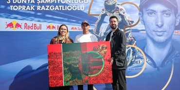 castrolden-sanat-ve-sporu-bulusturan-eser-devrim-renk-erbilden-toprak-razgatliogluna-isigin-ve-rengin-yolculugu.jpg