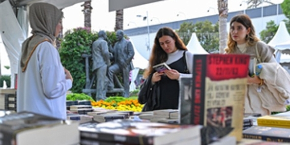 izkitapta-edebiyat-soleni-suruyor.jpg