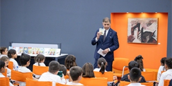 izmirli-cocuklar-baskan-tugayla-okuma-saatinde-bulustu.jpg