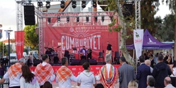 mendereste-cumhuriyet-coskusu.jpg
