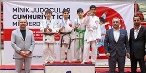 minik-sporcular-cumhuriyet-icin-ter-doktu.jpg