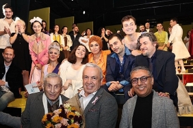 nilufer-kent-tiyatrosundan-lukus-hayat-ile-gorkemli-sezon-acilisi.jpg