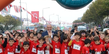 niluferde-binden-fazla-ogrenci-cumhuriyet-icin-kostu.jpg