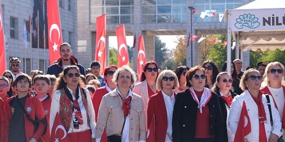 niluferde-cumhuriyet-coskusu-celenk-toreni-ile-basladi.jpg