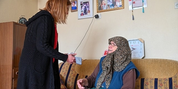 selcuklu-belediyesi-evde-yasli-bakim-hizmeti-ile-ornek-olmaya-devam-ediyor.jpg