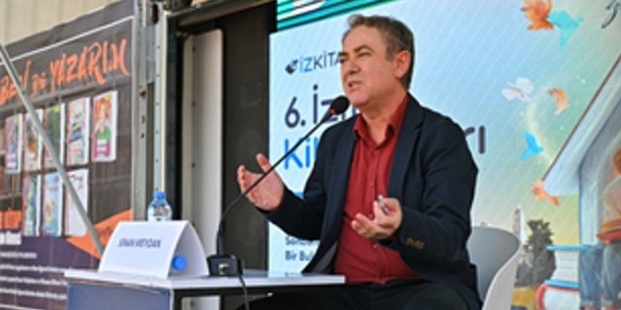 sinan-meydan-izkitapta-adim-adim-cumhuriyeti-anlatti.jpg