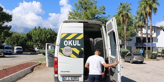 ukome-ekipleri-servis-araclarini-inceliyor.jpg