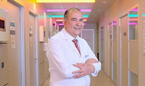 yuz-felci-hafife-alinmamali-kulak-cevresindeki-kabarciklar-tehlike-isareti.jpg