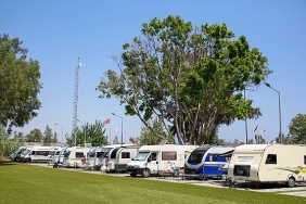 karavan-parkta-yaz-kis-tatil-hareketliligi.jpg